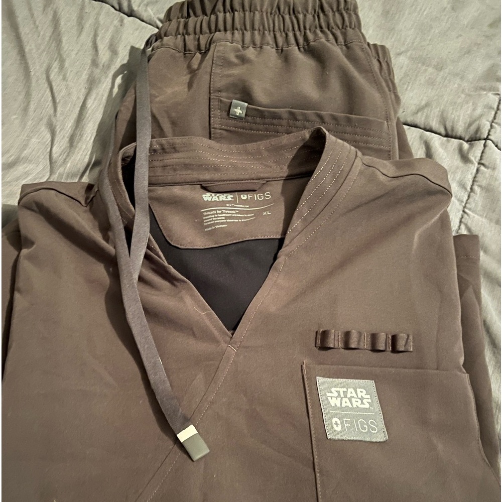 Figs Star Wars uniform XL top and XL petite pants